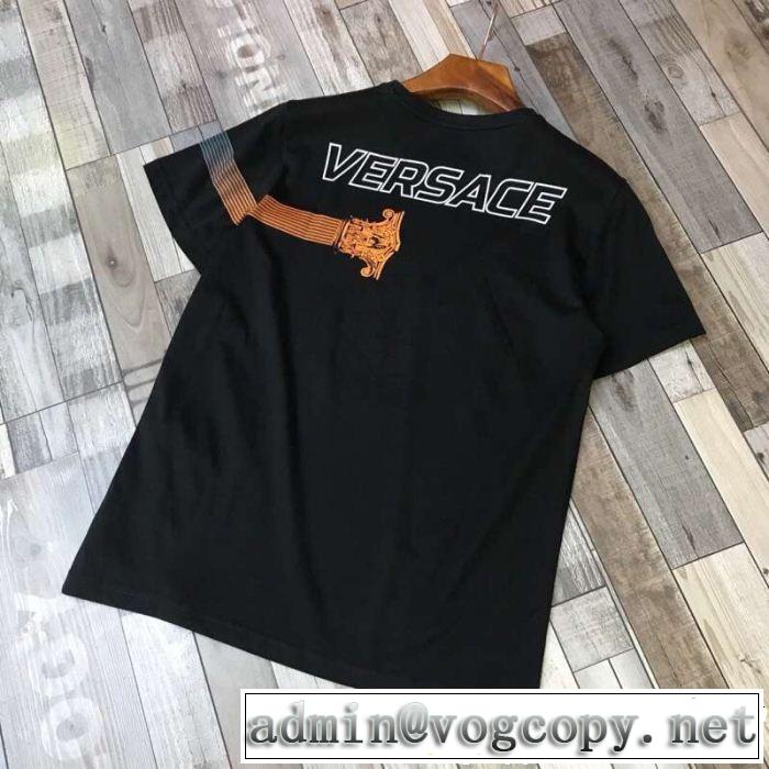 今っぽいトレンド VERSACE ヴェルサーチ 半袖Tシャツ 今旬のシルエットバランス