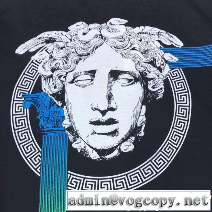 今っぽいトレンド VERSACE ヴェルサーチ 半袖Tシャツ 今旬のシルエットバランス