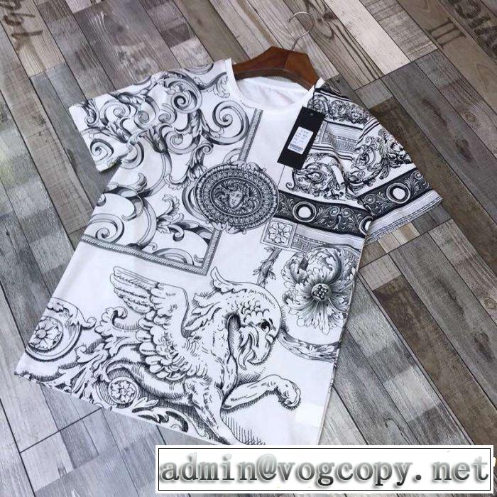 半袖Tシャツ きれいめ派に上質 今年流大人っぽさ  VERSACE ヴェルサーチ 旬の気分を絶妙に
