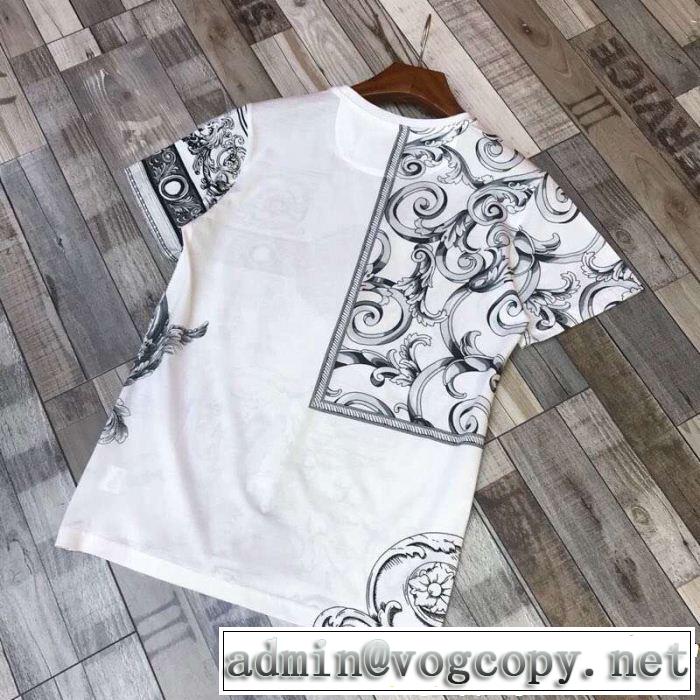 半袖Tシャツ きれいめ派に上質 今年流大人っぽさ  VERSACE ヴェルサーチ 旬の気分を絶妙に