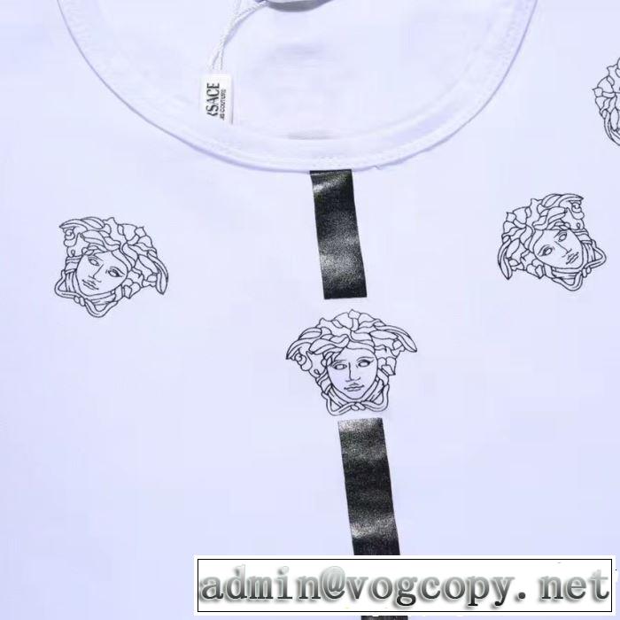 夏の大人カジュアルスタイル ヴェルサーチVERSACE Tシャツ/ティーシャツ大人っぽく着こなせる  2色可選