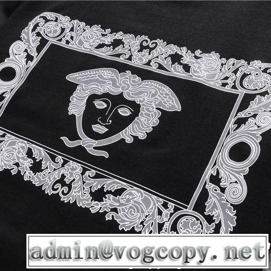 2色可選 送料込み 希少品 VERSACE 春夏の流行り2019新品 ヴェルサーチ 半袖 上下セット