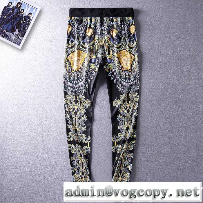 やっと見つけた国内即発 VERSACE 2019夏ファション新品ヴェルサーチ 半袖 上下セット夏キレ味をプラス