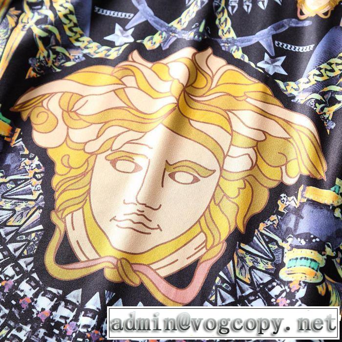 やっと見つけた国内即発 VERSACE 2019夏ファション新品ヴェルサーチ 半袖 上下セット夏キレ味をプラス