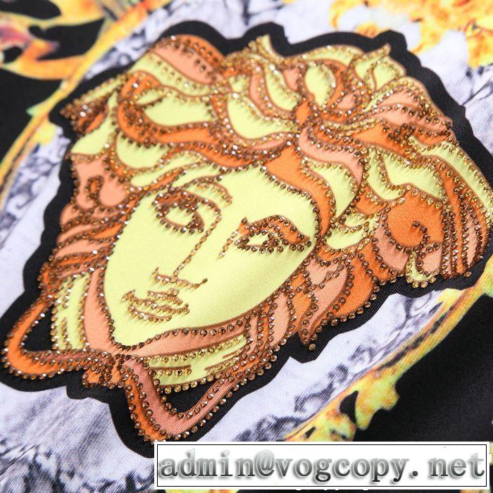 今シーズン注目のデザイン VERSACE ヴェルサーチ半袖 上下セット2019SSのトレンド商品