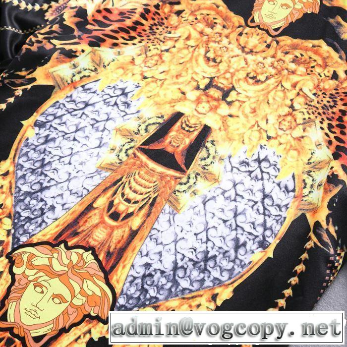 今シーズン注目のデザイン VERSACE ヴェルサーチ半袖 上下セット2019SSのトレンド商品
