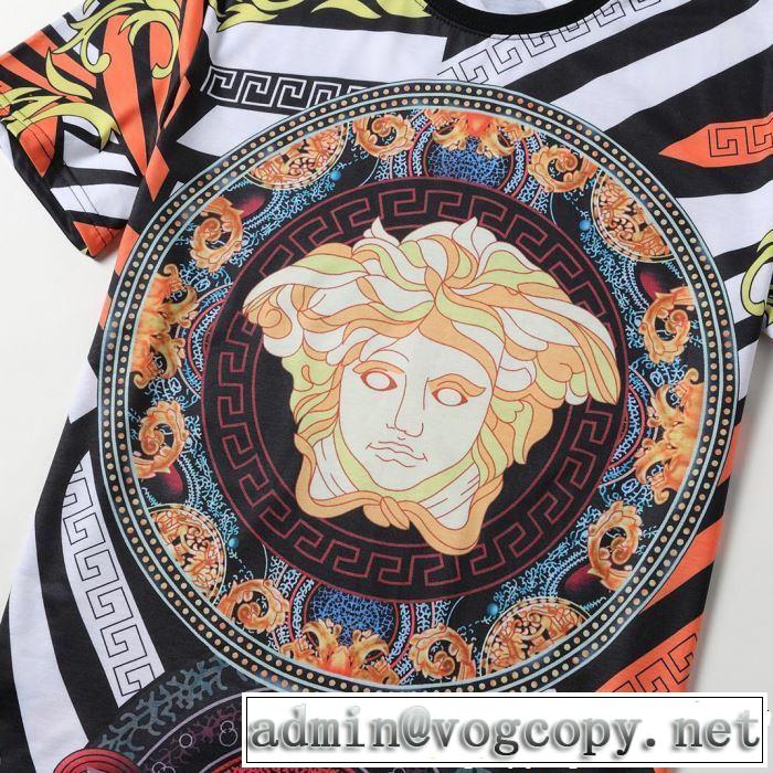2019即旬な装いに 春夏シンプルファッションでOK！ VERSACE ヴェルサーチ 半袖Tシャツ