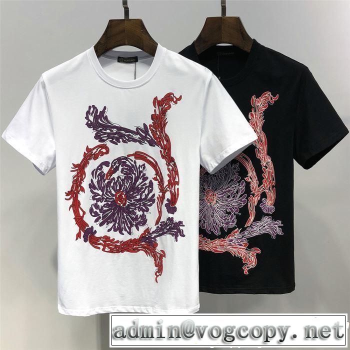 2019SSのトレンド商品 一気にトレンド感満載な着こなし 半袖Tシャツ 2色可選 VERSACE ヴェルサーチ