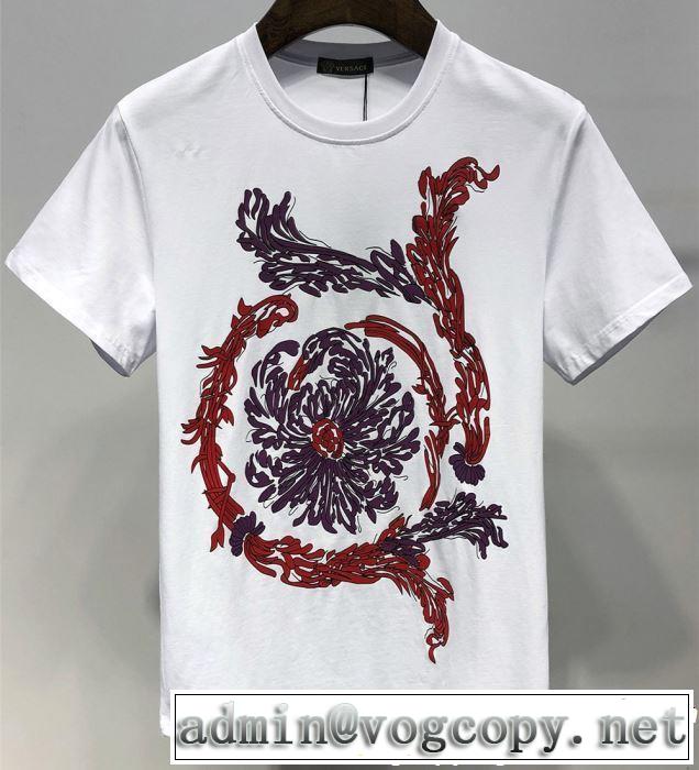 2019SSのトレンド商品 一気にトレンド感満載な着こなし 半袖Tシャツ 2色可選 VERSACE ヴェルサーチ