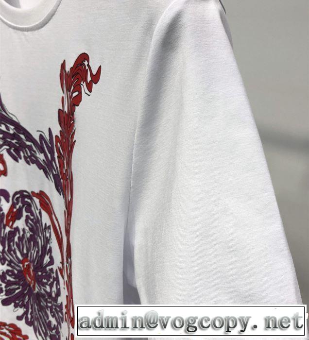 2019SSのトレンド商品 一気にトレンド感満載な着こなし 半袖Tシャツ 2色可選 VERSACE ヴェルサーチ