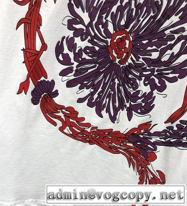 2019SSのトレンド商品 一気にトレンド感満載な着こなし 半袖Tシャツ 2色可選 VERSACE ヴェルサーチ