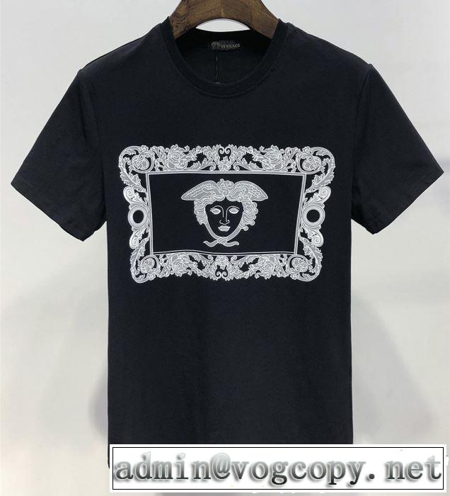 爽やかすぎない大人の印象に 2019年の夏のマスト VERSACE ヴェルサーチ 半袖Tシャツ 2色可選
