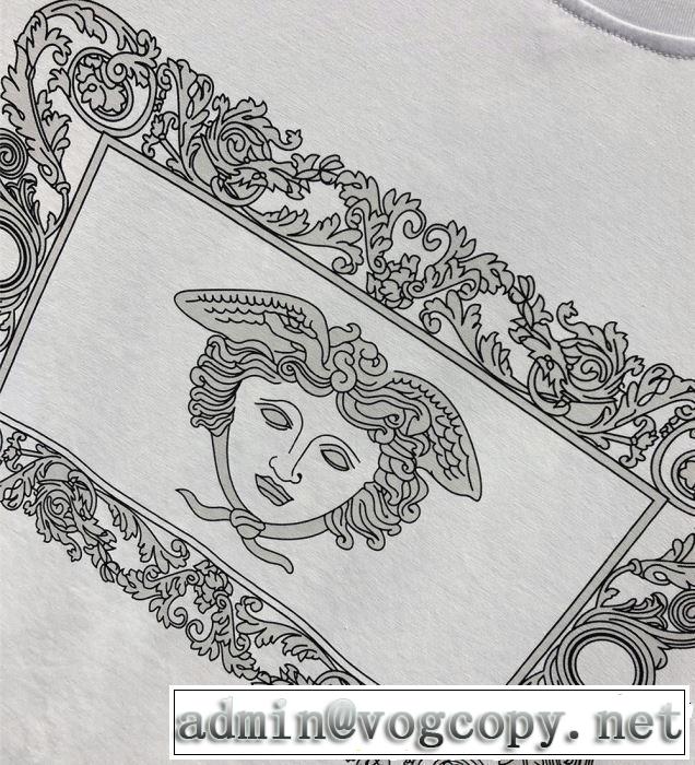 爽やかすぎない大人の印象に 2019年の夏のマスト VERSACE ヴェルサーチ 半袖Tシャツ 2色可選