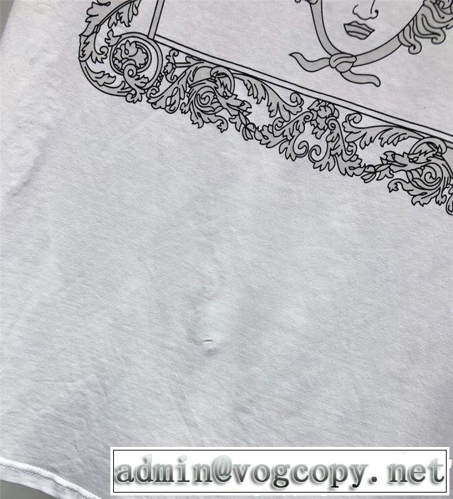 爽やかすぎない大人の印象に 2019年の夏のマスト VERSACE ヴェルサーチ 半袖Tシャツ 2色可選