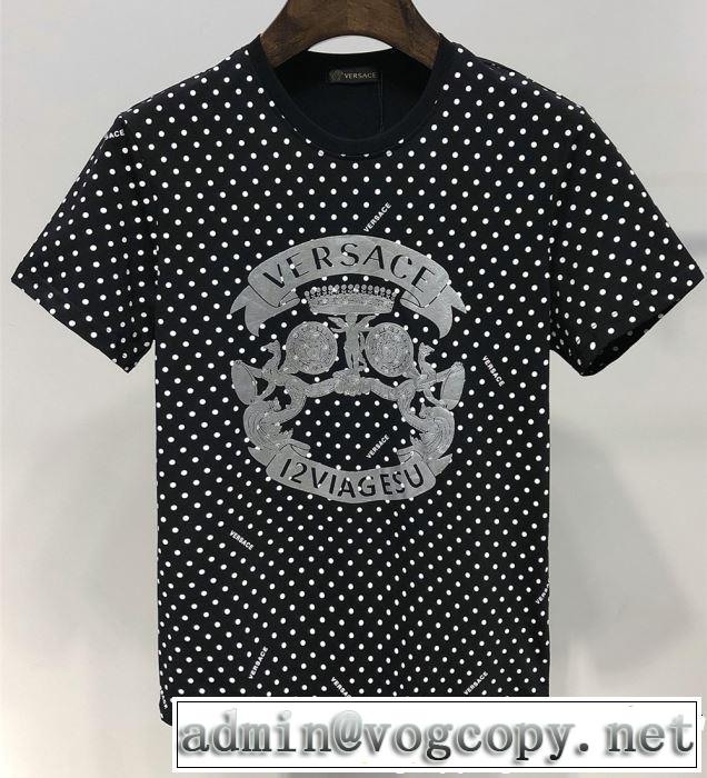 2色可選 半袖Tシャツ 特に夏は人気アイテム 2019春夏人気トレンドアイテム VERSACE ヴェルサーチ
