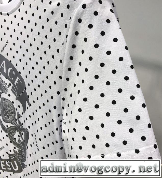 2色可選 半袖Tシャツ 特に夏は人気アイテム 2019春夏人気トレンドアイテム VERSACE ヴェルサーチ