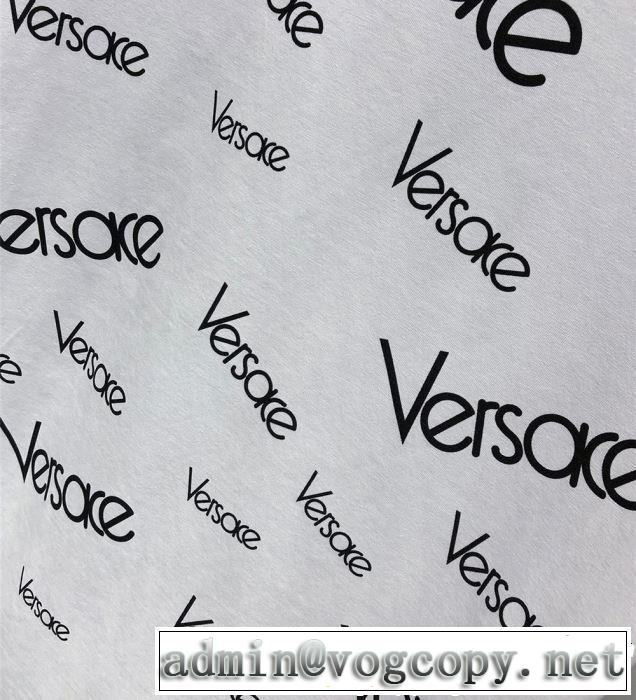 上品な涼やかさある印象に 2019春夏のトレンド新商品 VERSACE ヴェルサーチ 半袖Tシャツ 2色可選