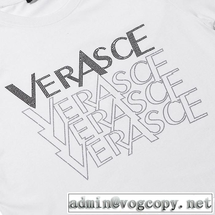 VERSACE ヴェルサーチ 半袖Tシャツ 2色可選 リラックススタイルが実現 2019年の春夏に着たい