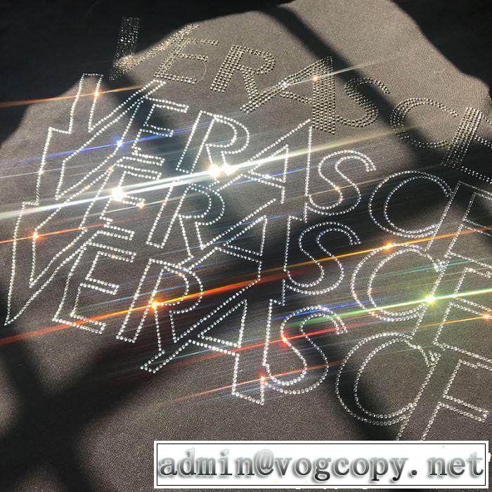 VERSACE ヴェルサーチ 半袖Tシャツ 2色可選 リラックススタイルが実現 2019年の春夏に着たい