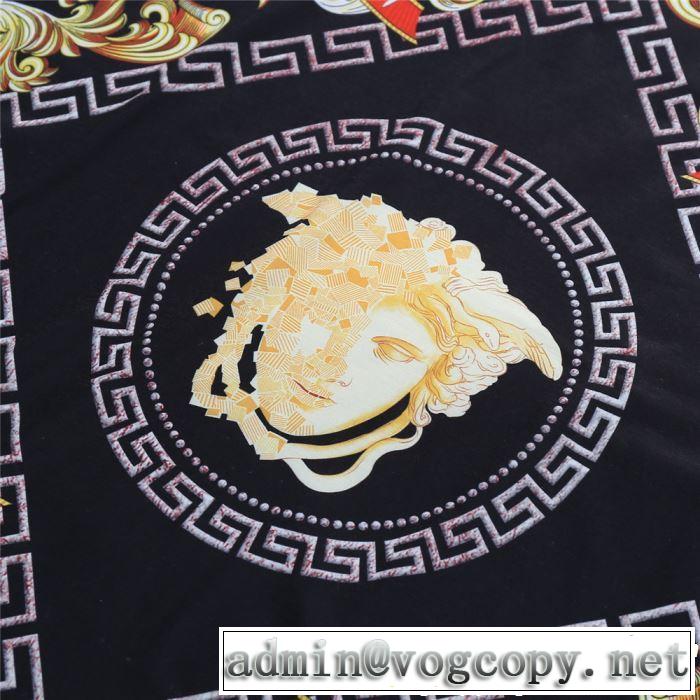 半袖Tシャツ 人気夏ファションおすすめ 2019春夏人気トレンドアイテム VERSACE ヴェルサーチ