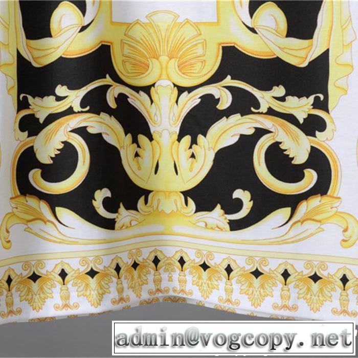 2019春夏のトレンド新商品 一気にトレンド感満載な着こなし VERSACE ヴェルサーチ 半袖Tシャツ 2019最新作