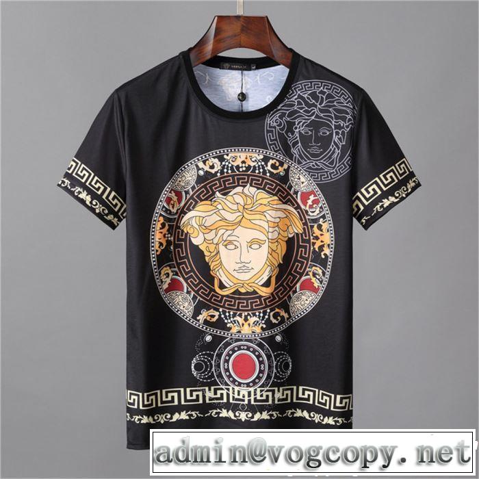 爽やかすぎない大人の印象に VERSACE ヴェルサーチ 半袖Tシャツ 2019年春夏流行ファッション