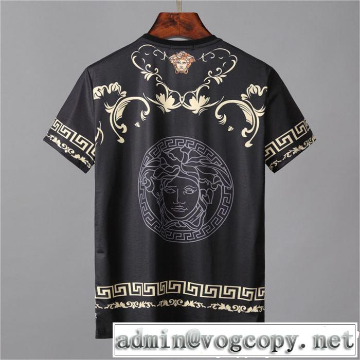 爽やかすぎない大人の印象に VERSACE ヴェルサーチ 半袖Tシャツ 2019年春夏流行ファッション