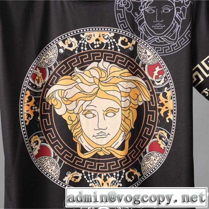 爽やかすぎない大人の印象に VERSACE ヴェルサーチ 半袖Tシャツ 2019年春夏流行ファッション