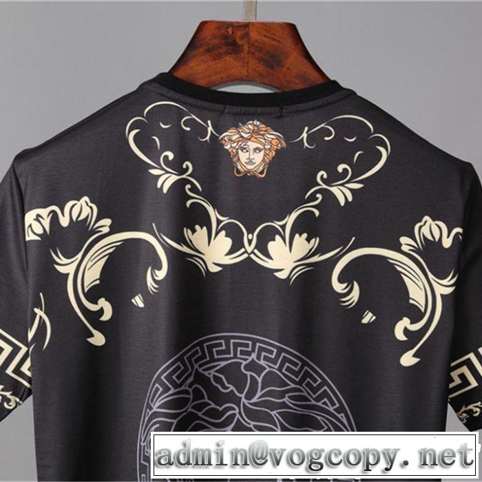 爽やかすぎない大人の印象に VERSACE ヴェルサーチ 半袖Tシャツ 2019年春夏流行ファッション