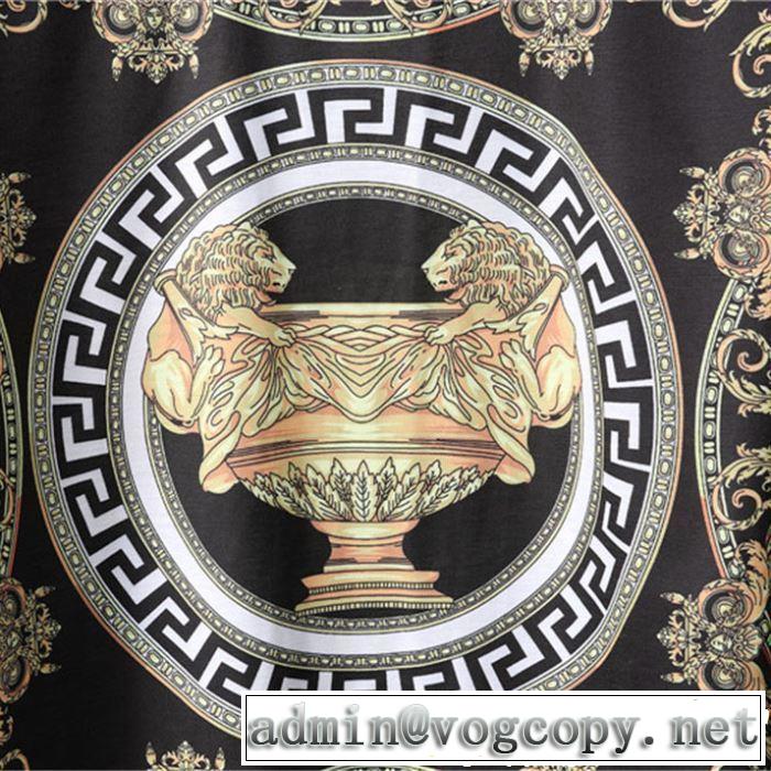 夏に良く似合うちょっと新品 2019春夏人気トレンドアイテム VERSACE ヴェルサーチ 半袖Tシャツ 2色可選