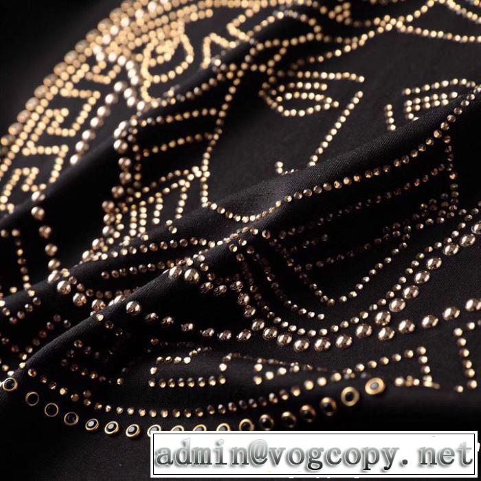 春夏らしい華やか 半袖Tシャツ  VERSACE ヴェルサーチ 2色可選 【2019春夏】最新コレクション