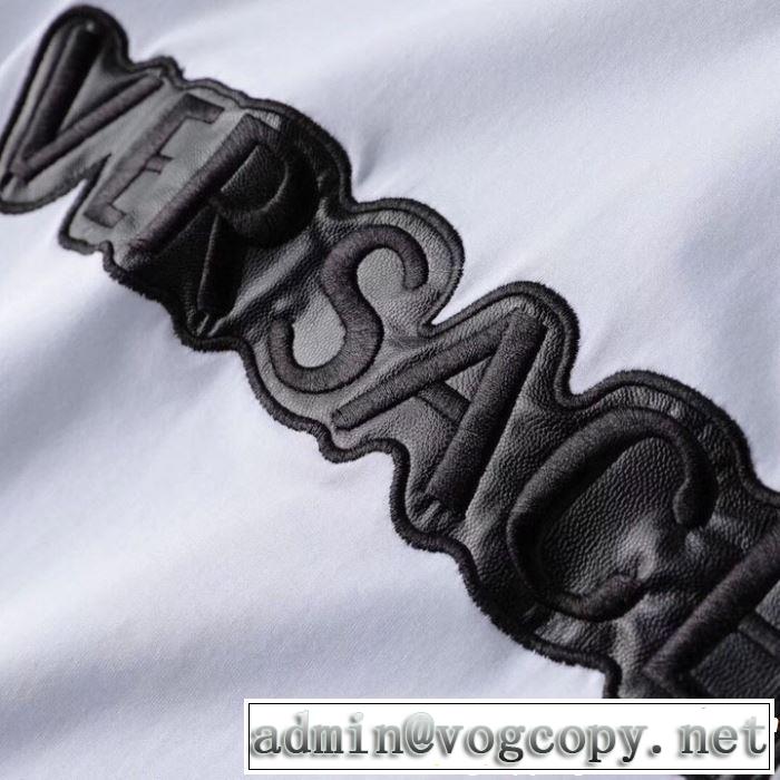 VERSACE ヴェルサーチ 半袖Tシャツ 2色可選 2019即旬な装いに 今季トレンドの限定アイテム