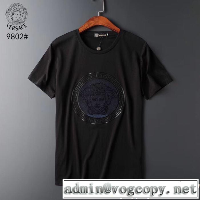 爽やかすぎない大人の印象に VERSACE ヴェルサーチ 半袖Tシャツ 2色可選 2019夏色っぽさ