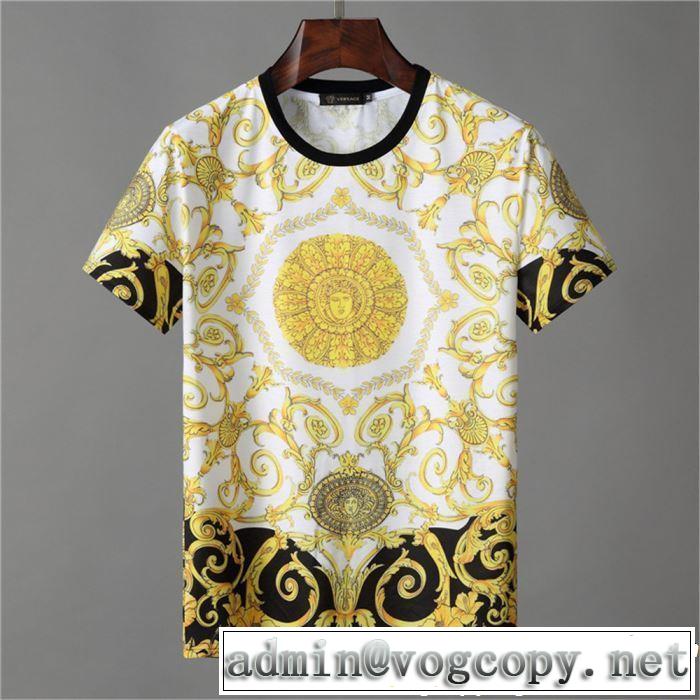 半袖Tシャツ VERSACE ヴェルサーチ 2019年春夏のトレンドアイテム 清涼感とカジュアルスタイル