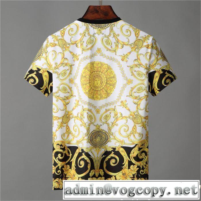 半袖Tシャツ VERSACE ヴェルサーチ 2019年春夏のトレンドアイテム 清涼感とカジュアルスタイル