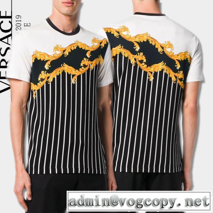 VERSACE ヴェルサーチ 半袖Tシャツ  大人のこなれた着こなし 大人カジュアル夏ファッション2019