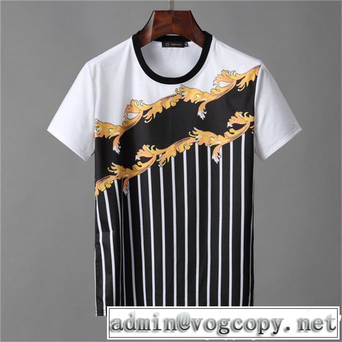 VERSACE ヴェルサーチ 半袖Tシャツ  大人のこなれた着こなし 大人カジュアル夏ファッション2019