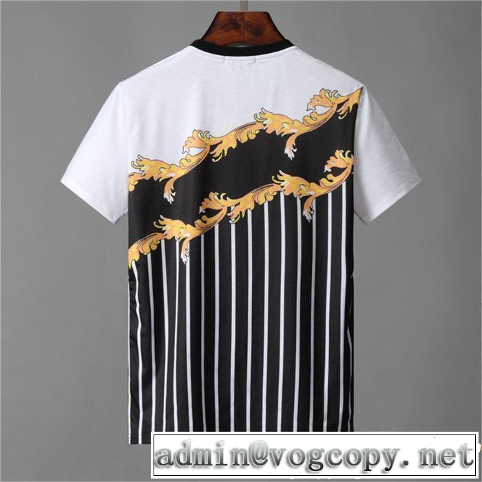 VERSACE ヴェルサーチ 半袖Tシャツ  大人のこなれた着こなし 大人カジュアル夏ファッション2019