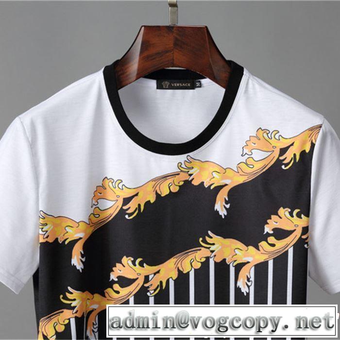 VERSACE ヴェルサーチ 半袖Tシャツ  大人のこなれた着こなし 大人カジュアル夏ファッション2019