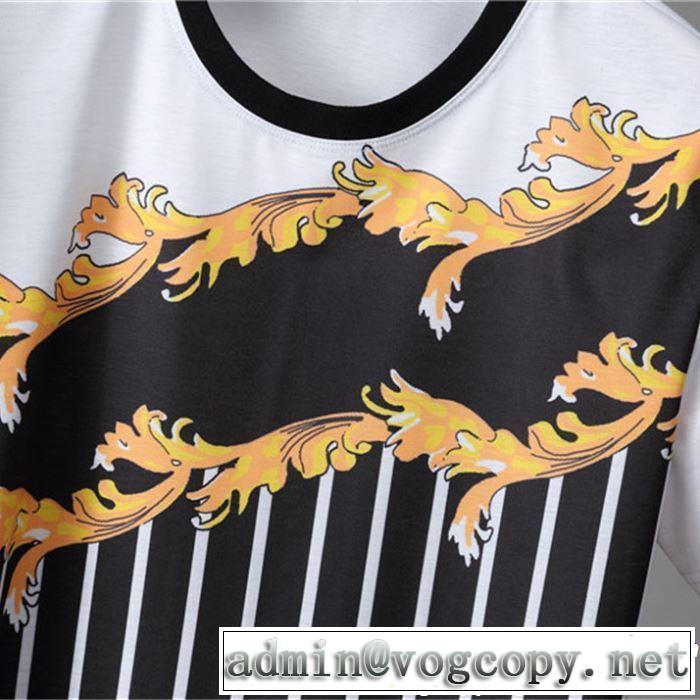 VERSACE ヴェルサーチ 半袖Tシャツ  大人のこなれた着こなし 大人カジュアル夏ファッション2019