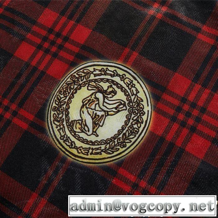 さわやか夏スタイル新品 半袖Tシャツ VERSACE ヴェルサーチ おしゃれな夏ファッション2019