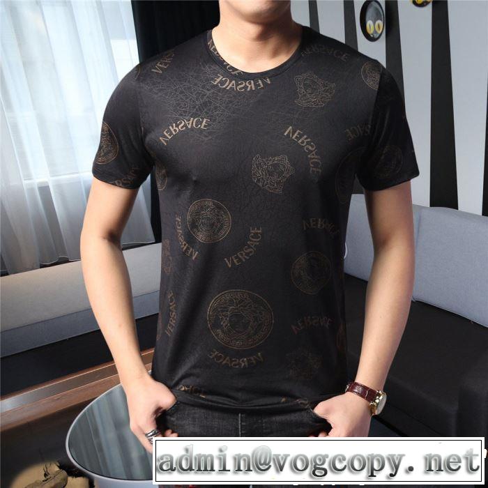 半袖Tシャツ VERSACE ヴェルサーチ 優しい雰囲気スタイリッシュに  【2019年】夏のファッション