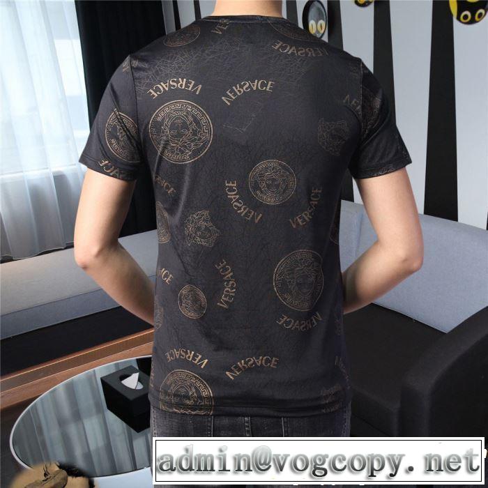 半袖Tシャツ VERSACE ヴェルサーチ 優しい雰囲気スタイリッシュに  【2019年】夏のファッション