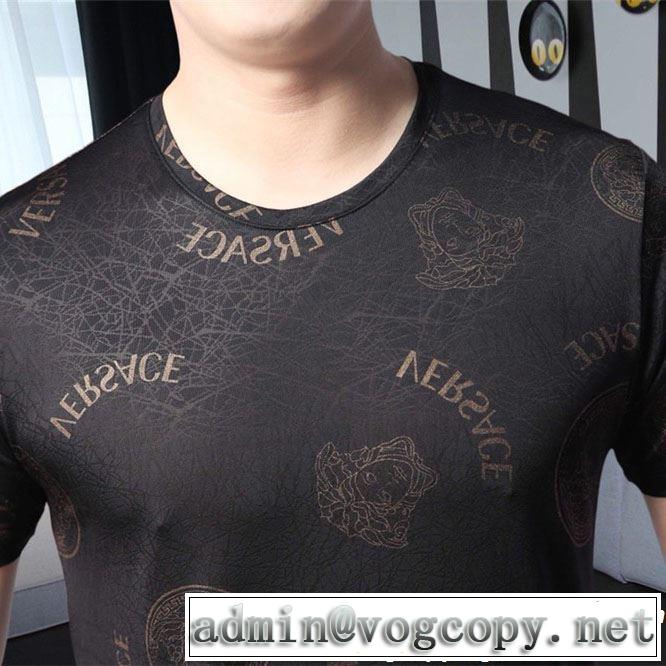 半袖Tシャツ VERSACE ヴェルサーチ 優しい雰囲気スタイリッシュに  【2019年】夏のファッション
