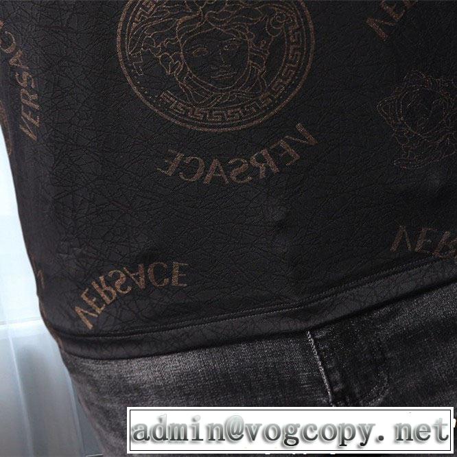 半袖Tシャツ VERSACE ヴェルサーチ 優しい雰囲気スタイリッシュに  【2019年】夏のファッション