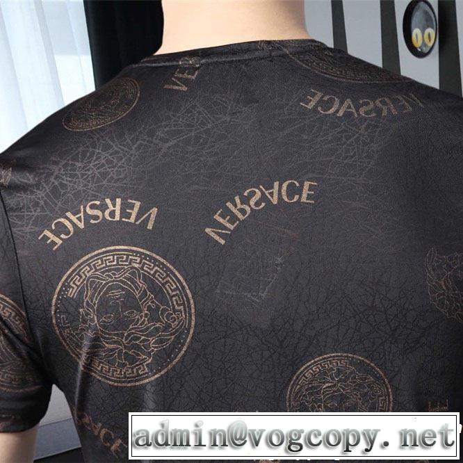 半袖Tシャツ VERSACE ヴェルサーチ 優しい雰囲気スタイリッシュに  【2019年】夏のファッション