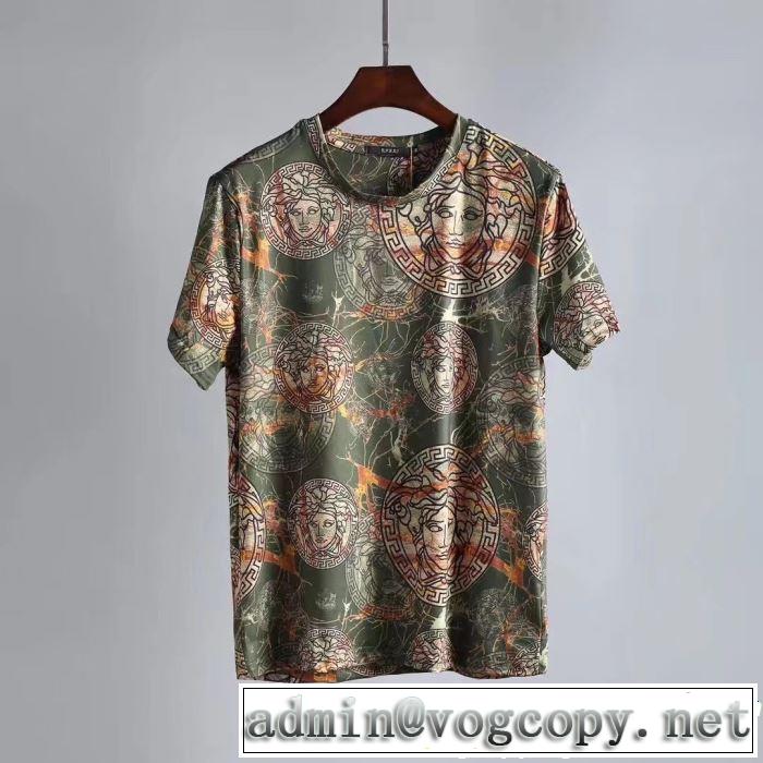 今年は大きめの新作がトレンド 大人カジュアル夏ファッション2019 VERSACE ヴェルサーチ 半袖Tシャツ