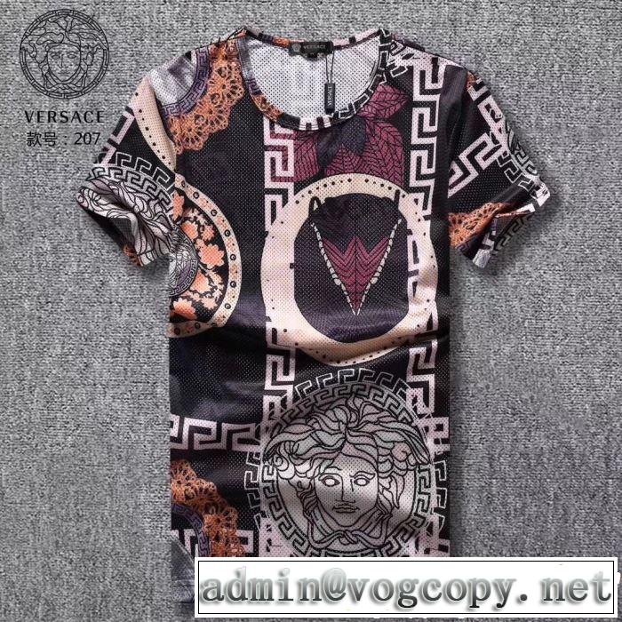 2色可選 半袖Tシャツ 《2019年》今、注目のストリート オシャレ印象で人気の高い VERSACE ヴェルサーチ