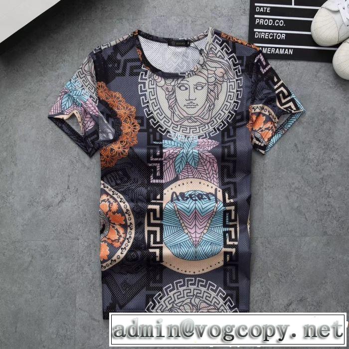 2色可選 半袖Tシャツ 《2019年》今、注目のストリート オシャレ印象で人気の高い VERSACE ヴェルサーチ