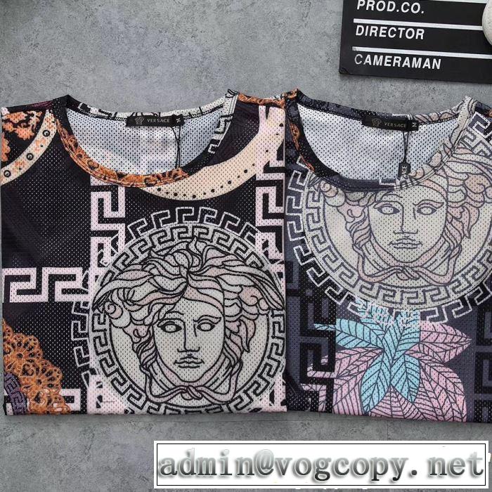 2色可選 半袖Tシャツ 《2019年》今、注目のストリート オシャレ印象で人気の高い VERSACE ヴェルサーチ